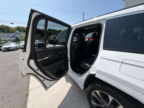 Used 2023 Jeep Grand Cherokee Overland AWD/4WD image 41