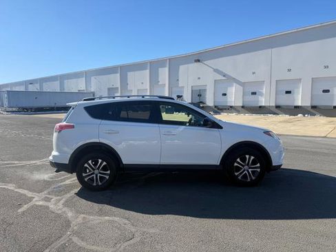 Used 2017 Toyota RAV4 LE image 5