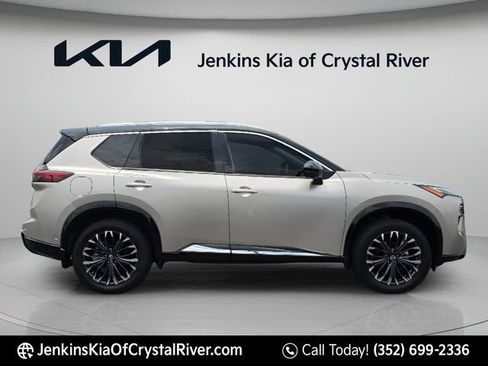 Used 2025 Nissan Rogue Platinum w/ Platinum Premium Package AWD/4WD image 4