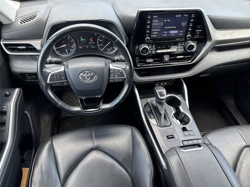 Used 2020 Toyota Highlander XLE FWD image 15