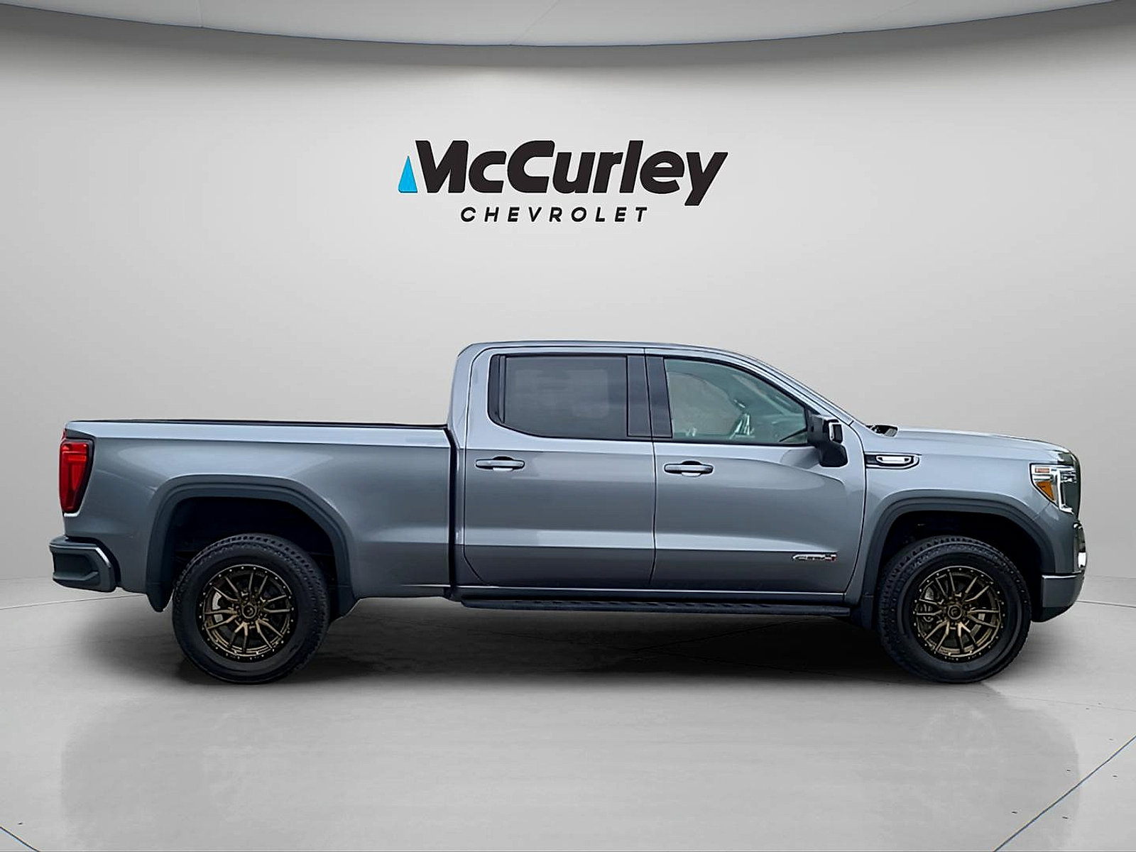 Used 2021 GMC Sierra 1500 AT4 w/ AT4 Premium Package AWD/4WD image 8