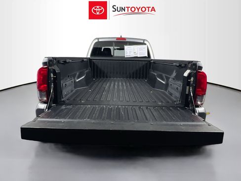 Used 2018 Toyota Tacoma SR RWD image 33