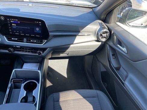 Used 2025 Chevrolet Equinox LT image 6