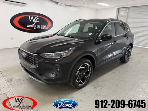 New 2026 Ford Escape Platinum w/ Class II Trailer Tow Package image 1