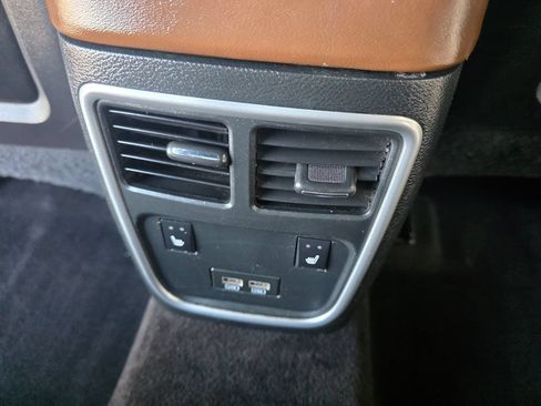 Used 2018 Chrysler 300 Limited RWD image 40