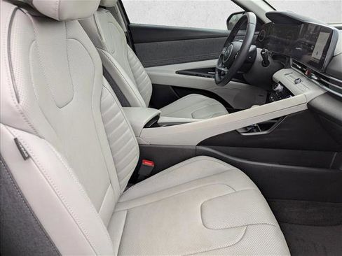 Used 2023 Hyundai Elantra Limited w/ Winter Weather Package image 28