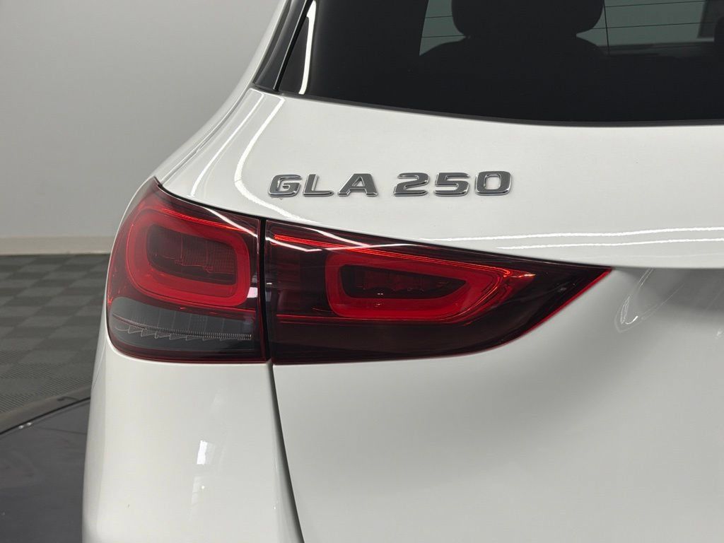 Used 2022 Mercedes-Benz GLA 250 w/ Premium Package Lite image 13