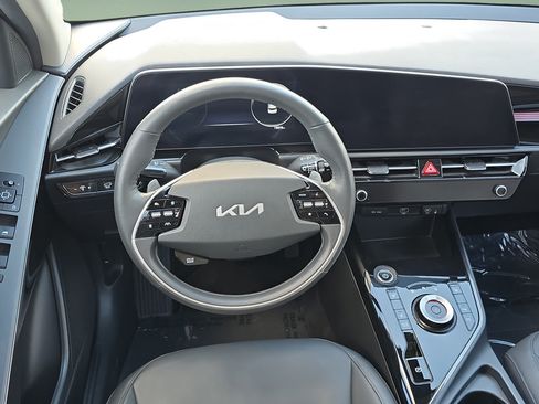 Used 2023 Kia Niro Wind w/ Wind Preserve Package FWD image 12