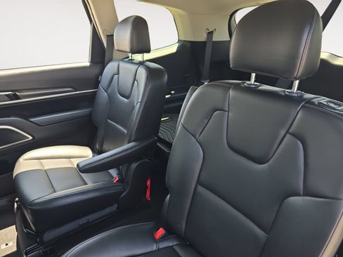 Used 2024 Kia Telluride S AWD/4WD image 13