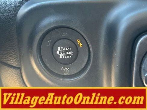 Used 2019 Jeep Wrangler Unlimited Sport w/ Technology Group AWD/4WD image 27