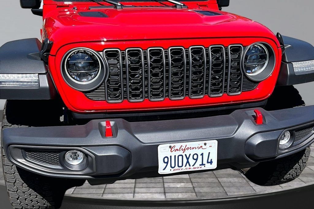 Certified 2025 Jeep Wrangler Unlimited Rubicon w/ Convenience Group AWD/4WD image 28