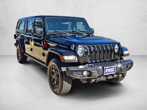 Used 2022 Jeep Gladiator Sport image 3
