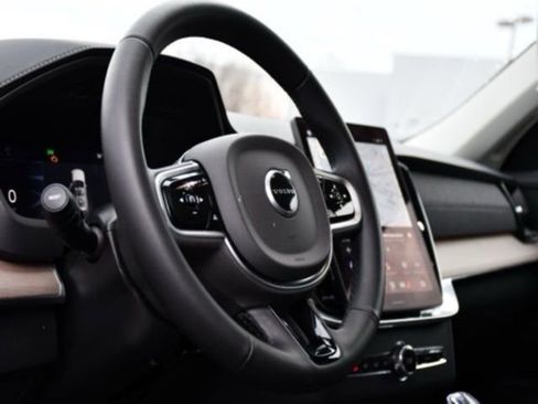 Certified 2025 Volvo XC90 B6 Plus AWD/4WD image 10