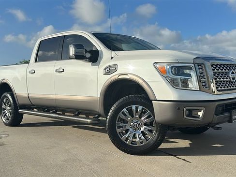 Used 2019 Nissan Titan Platinum Reserve w/ Platinum Utility Package AWD/4WD image 5