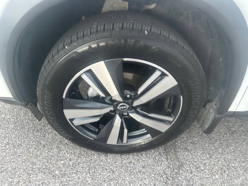 Used 2024 Nissan Rogue SL w/ SL Premium Package AWD/4WD image 10