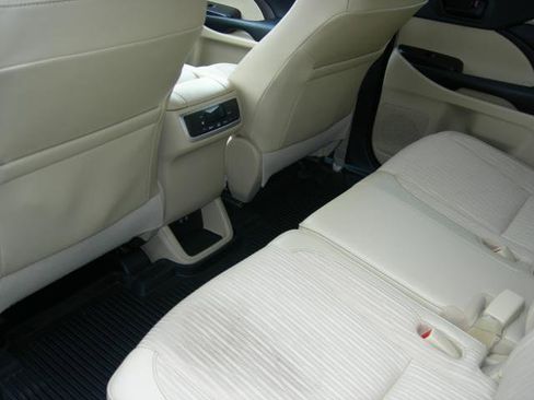 Used 2019 Toyota Highlander Plus image 9