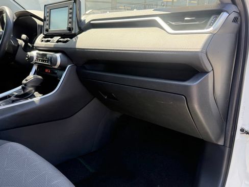 Used 2019 Toyota RAV4 XLE FWD image 16