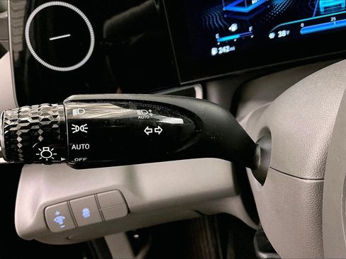 Used 2024 Hyundai Elantra SEL w/ Convenience Package image 30