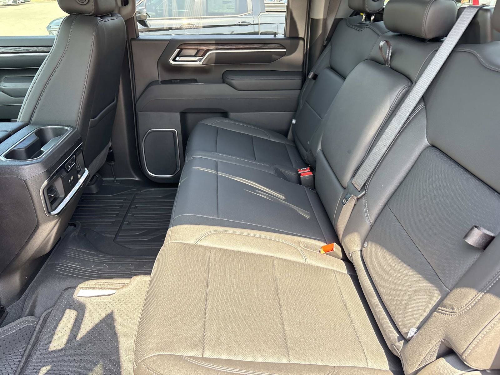 Used 2025 GMC Sierra 2500 SLT w/ SLT Convenience Package AWD/4WD image 31