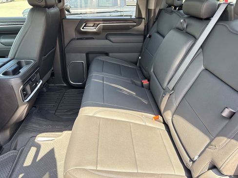 Used 2025 GMC Sierra 2500 SLT w/ SLT Convenience Package AWD/4WD image 31