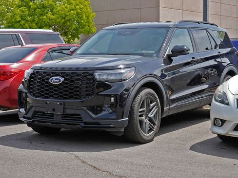 Used 2025 Ford Explorer ST-Line w/ ST-Line Street Pack AWD/4WD image 1