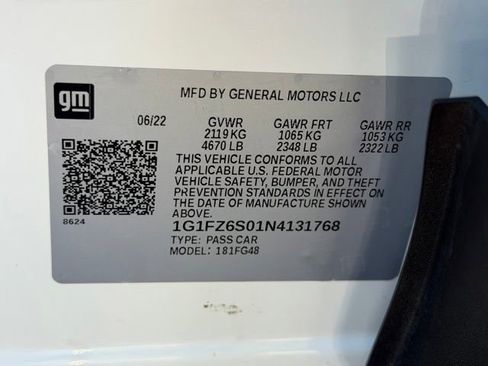 Certified 2022 Chevrolet Bolt EUV Premier w/ Sun & Sound Package FWD image 18