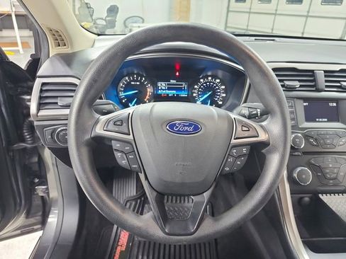 Used 2018 Ford Fusion SE image 22