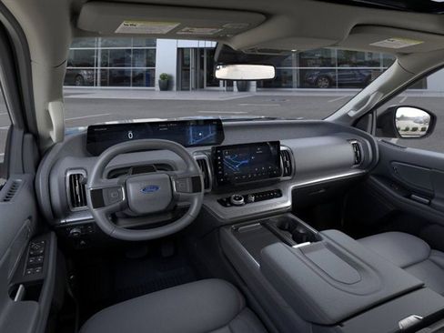 New 2025 Ford Expedition Active image 9