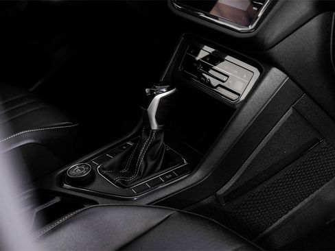 Used 2022 Volkswagen Tiguan SE image 23