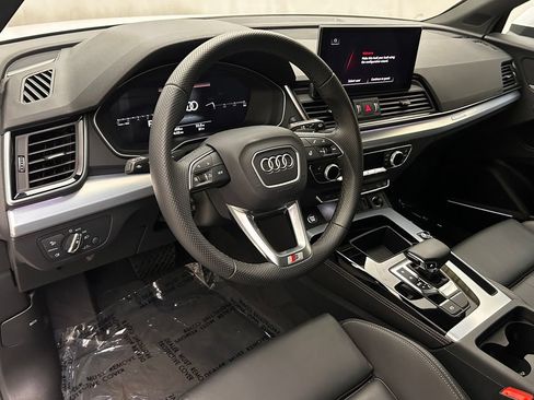 Used 2025 Audi Q5 2.0T Premium Plus w/ Premium Plus Package AWD/4WD image 11