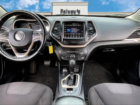 Used 2016 Jeep Cherokee Latitude w/ Cold Weather Group image 15