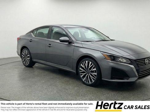 Used 2025 Nissan Altima 2.5 SV image 1