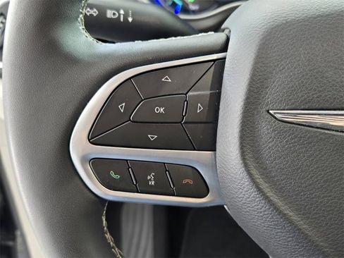 Used 2024 Chrysler Pacifica Select image 20