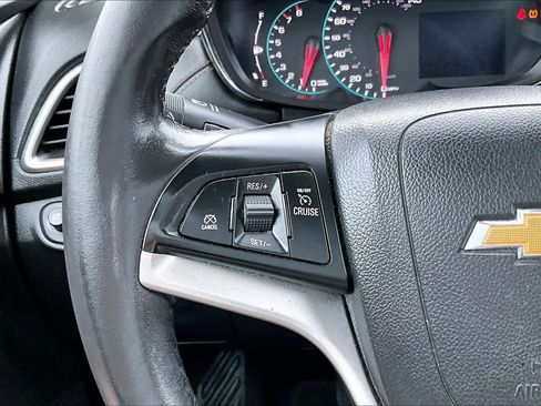 Used 2020 Chevrolet Trax LT w/ LT Convenience Package FWD image 24