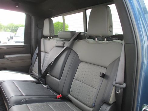 Used 2024 Chevrolet Silverado 2500 ZR2 w/ Technology Package AWD/4WD image 21