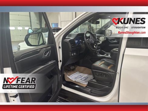 Used 2024 GMC Yukon XL AT4 w/ AT4 Premium Package AWD/4WD image 21