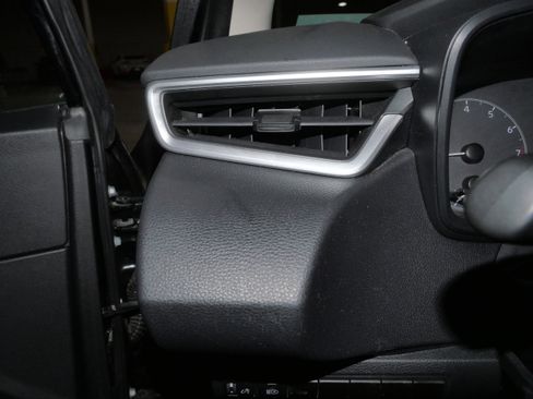 Used 2024 Toyota Corolla LE image 30