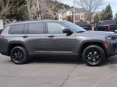 New 2026 Jeep Grand Cherokee L 4WD image 2