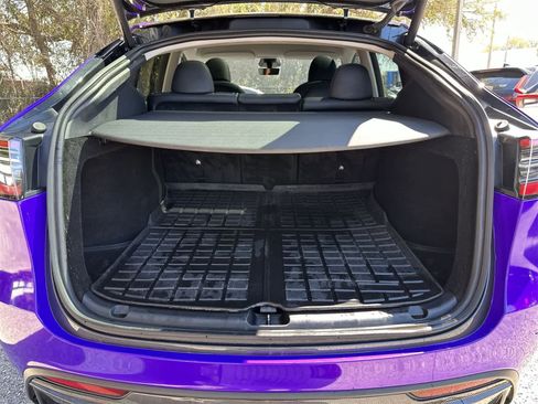 Used 2024 Tesla Model Y Performance image 9