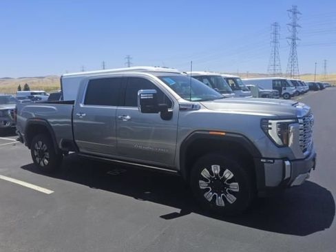 Used 2024 GMC Sierra 3500 Denali w/ Denali Reserve Package AWD/4WD image 7