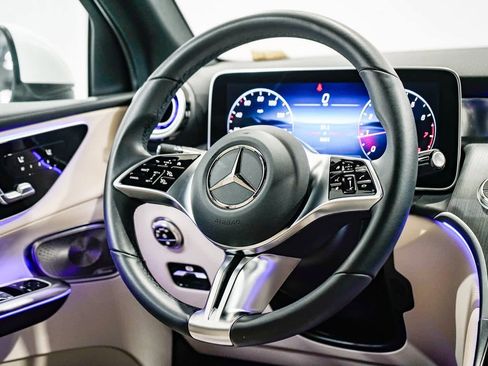 Used 2025 Mercedes-Benz GLC 300 image 14