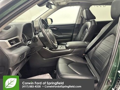 Used 2024 Toyota Highlander XLE image 25