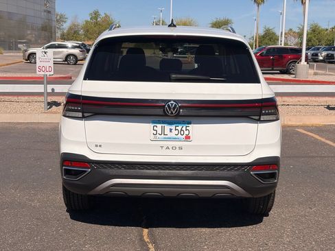 Used 2025 Volkswagen Taos SE FWD image 5