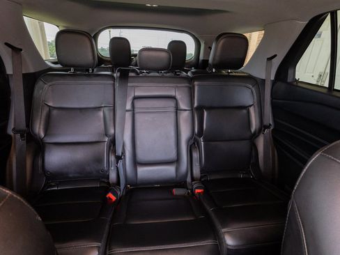 Used 2022 Ford Explorer XLT w/ Equipment Group 202A image 22