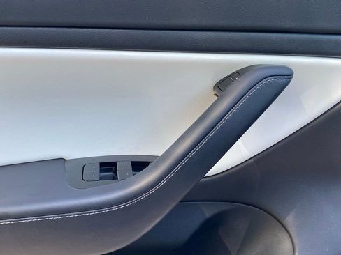 Used 2018 Tesla Model 3 Mid Range image 31