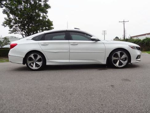 Used 2019 Honda Accord Touring image 4