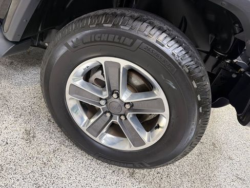 Used 2019 Jeep Wrangler Unlimited Sahara AWD/4WD image 45