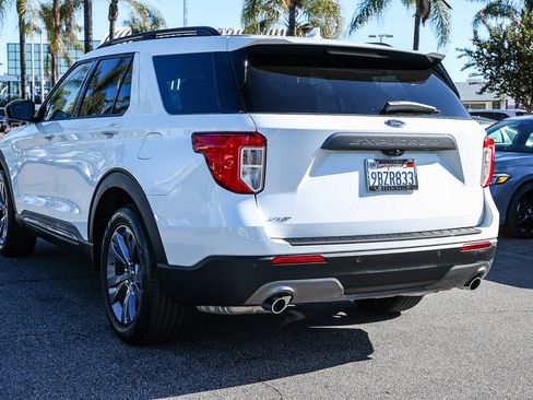 Used 2022 Ford Explorer XLT w/ Equipment Group 202A image 8