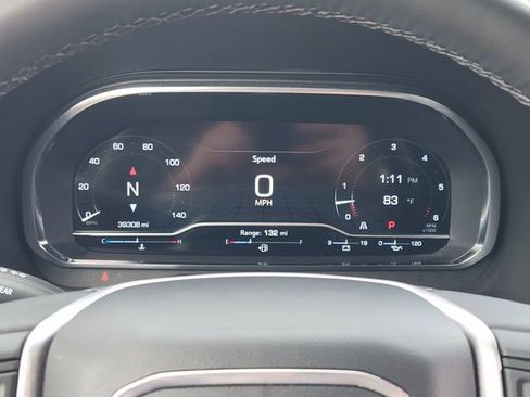 Used 2024 GMC Yukon SLT w/ SLT Luxury Package image 16