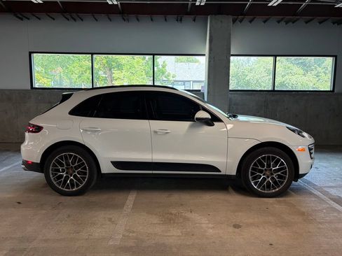 Used 2018 Porsche Macan Sport Edition AWD/4WD image 9